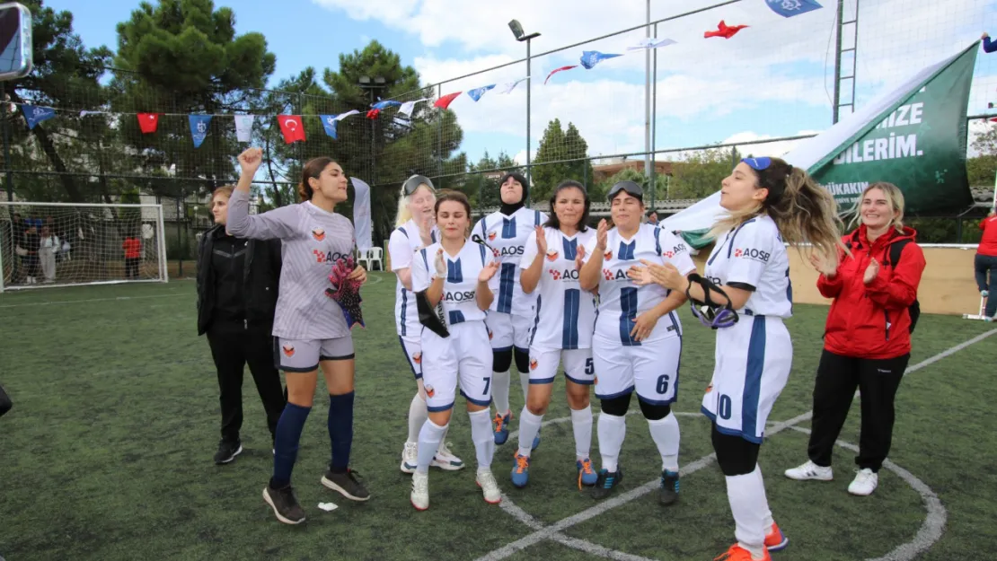 Kadınlar futbol oynarsa dünya yerinden oynar