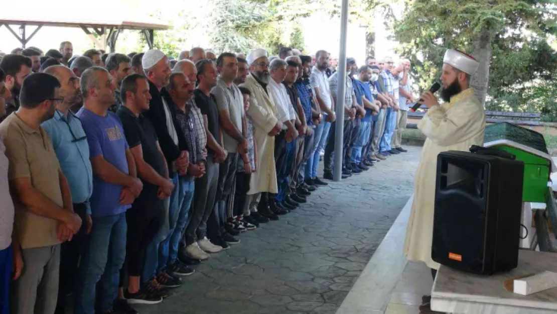 Otomobilde can vermişti, son yolculuğuna uğurlandı