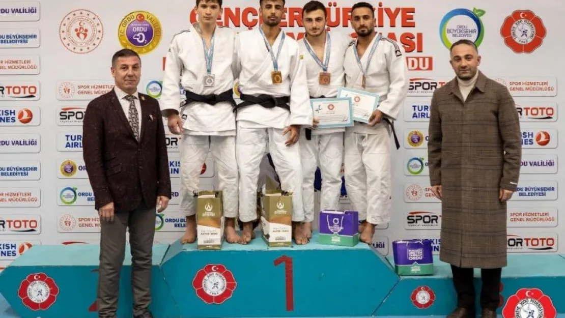 Kağıtspor 11 madalyayla döndü