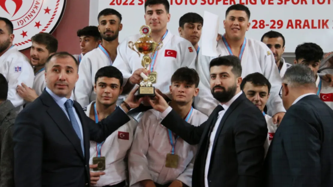 Kağıtspor, judoda süper lige yükseldi