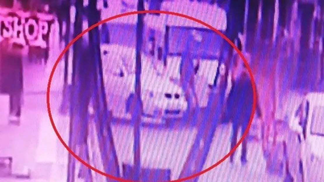 Kaldırımda beklerken canından oluyordu!