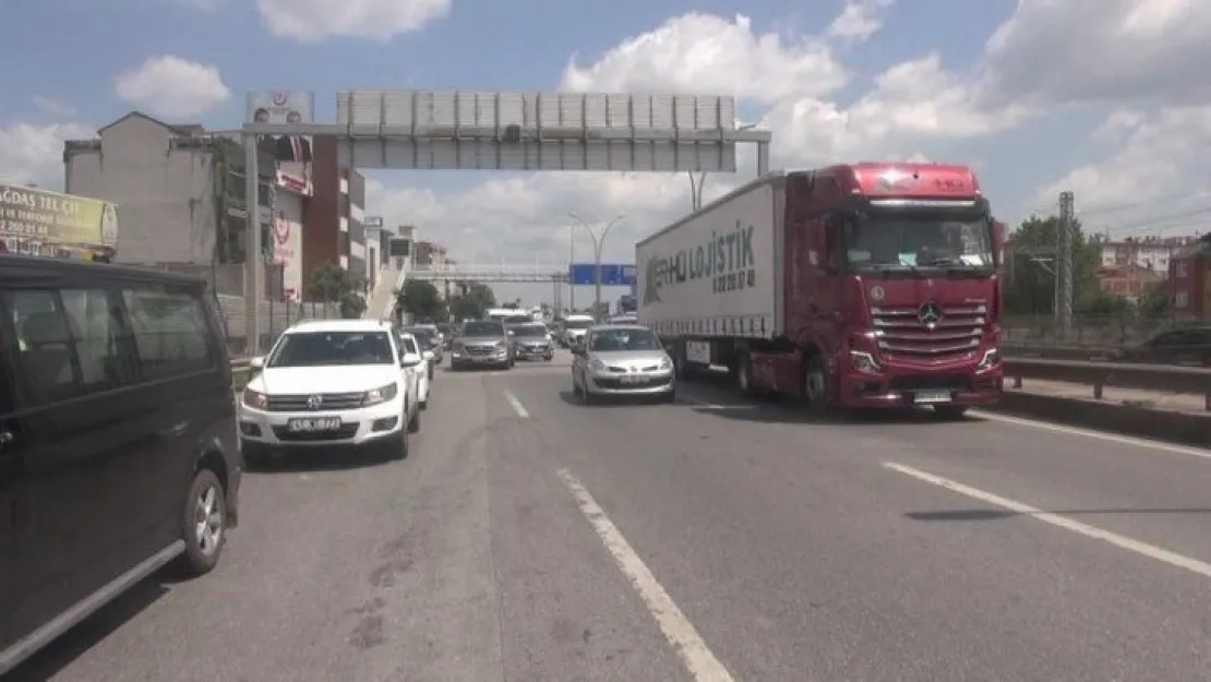 Kamyon ile kamyonet çarpıştı: 1 yaralı
