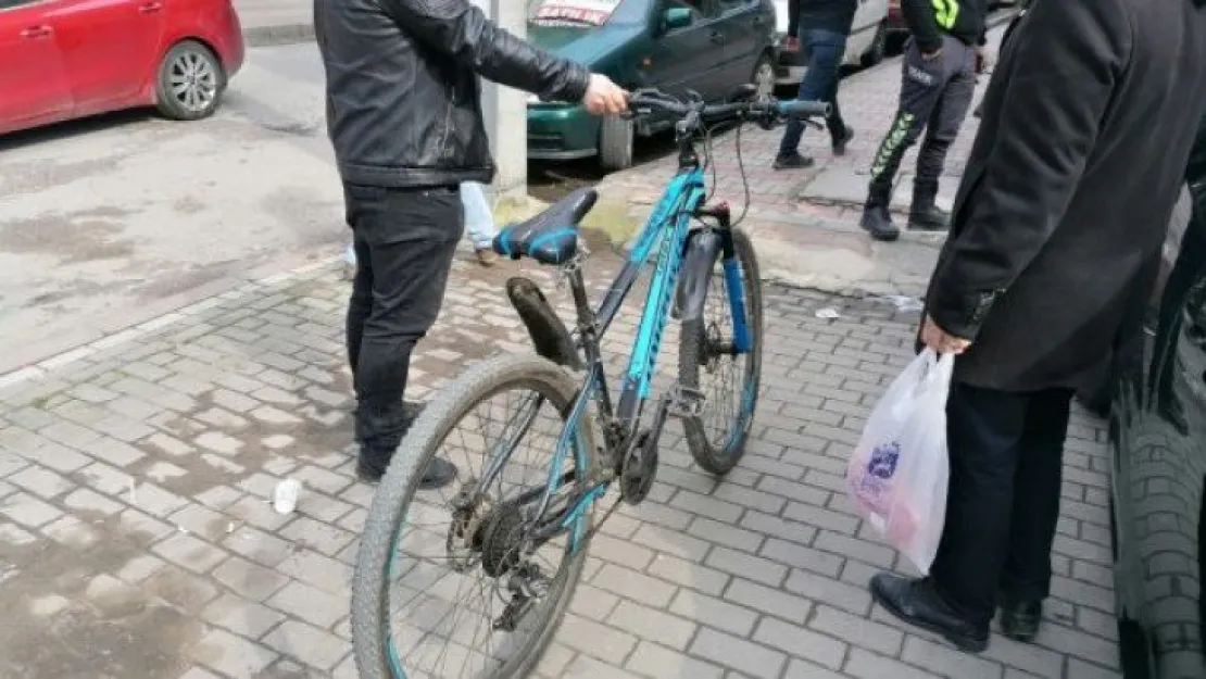 Kamyonete çarpan bisikletli yaralandı