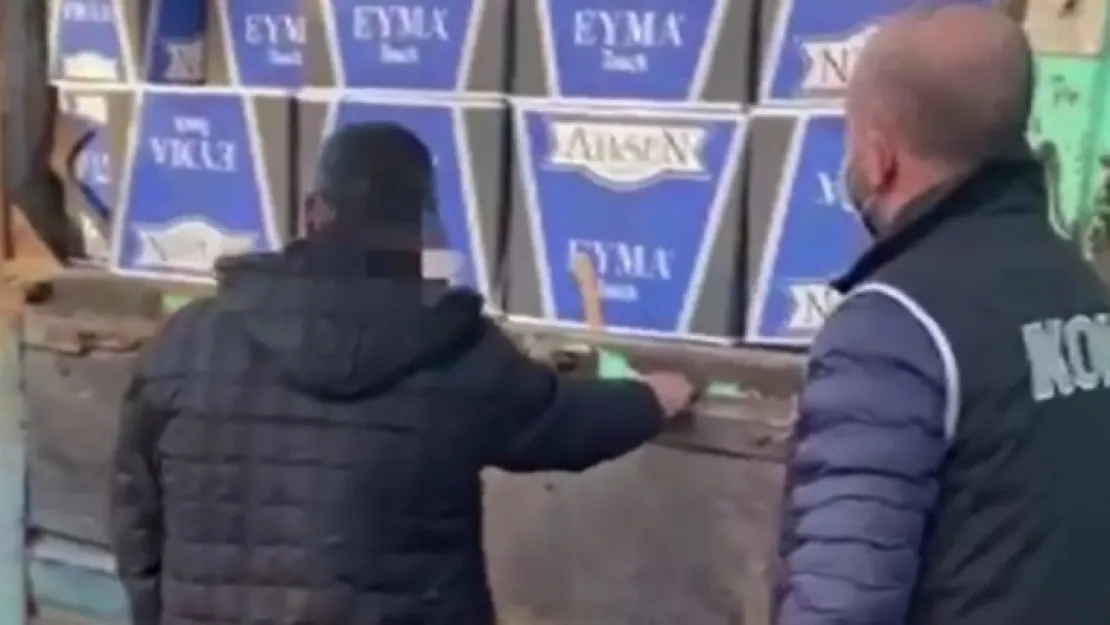 Kamyonetin kasasından 3 milyon 300 bin kaçak makaron çıktı