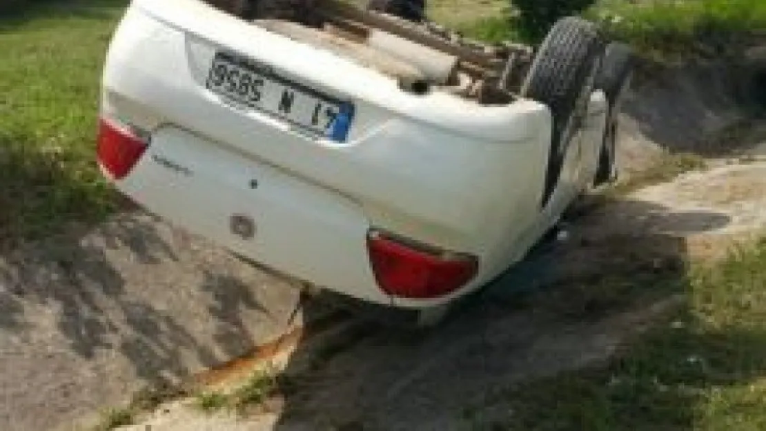 Kandıra'da otomobil şarampole devrildi