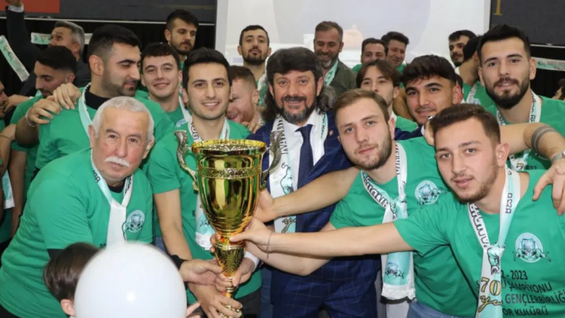 Kandıra Gençlerbirliği şampiyonluğu kutladı