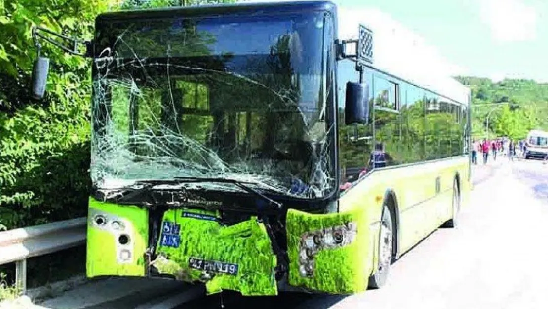 Kandıra yolunda feci kaza: 2 ölü 3 yaralı