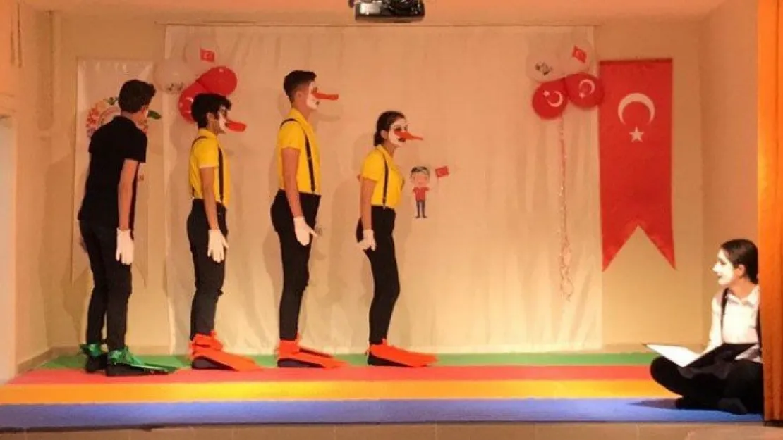 Kardeşliği pandomim ile anlattılar