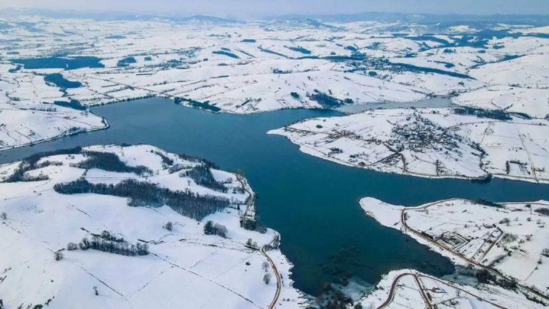 Köylerde hayranlık uyandıran kış güzelliği