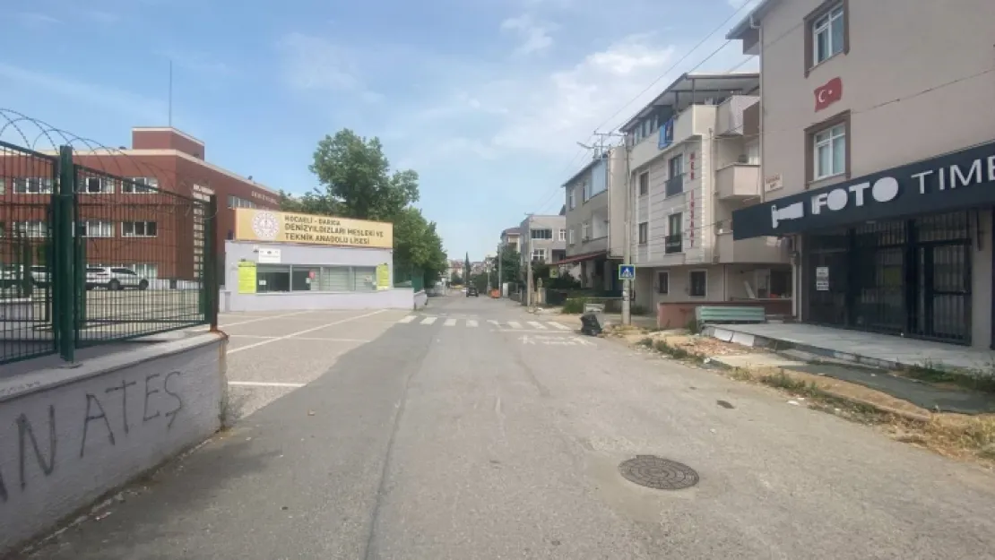 Okul önünde arkadaşı tarafından tabanca ile vuruldu