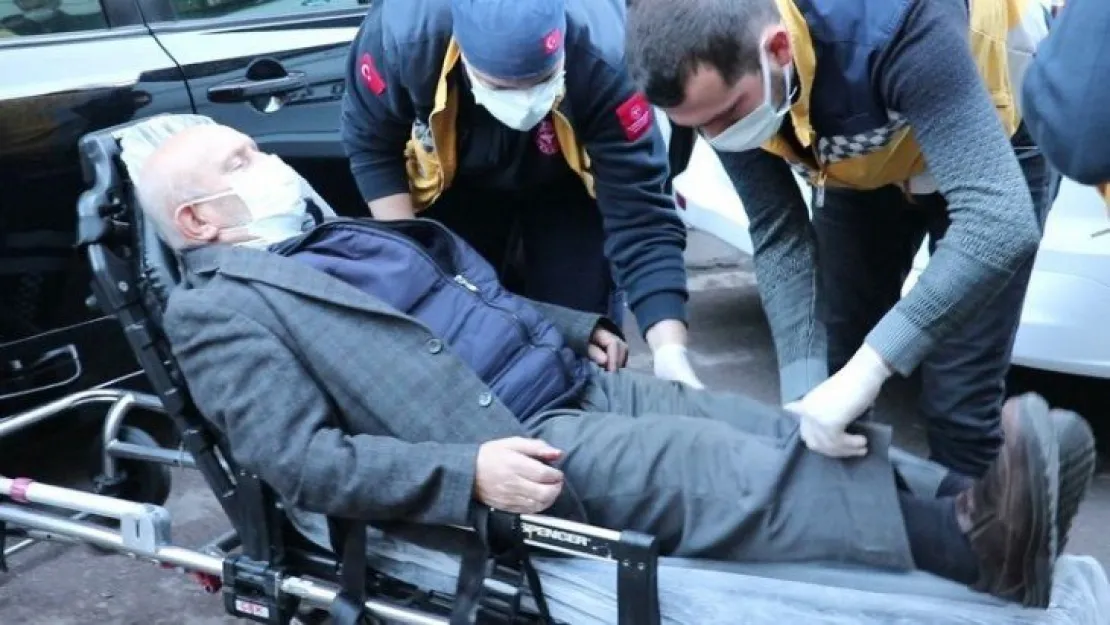 Karşıya geçmek isterken aracın altında kaldı