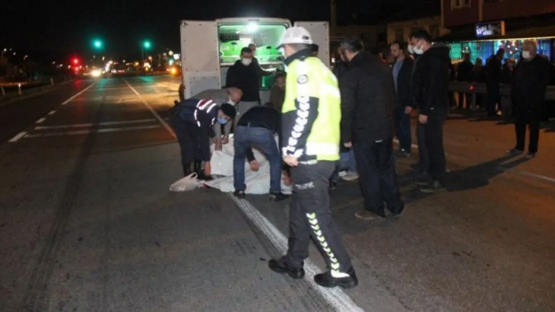 Karşıya geçmeye çalıştı, canından oldu