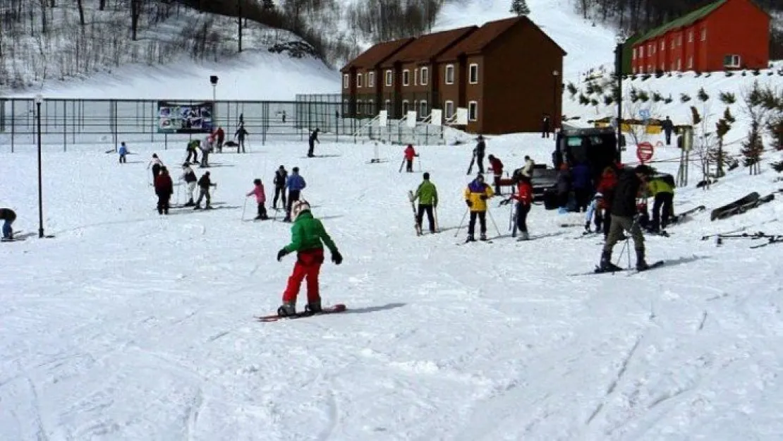 Kartepe'de kar kalınlığı 66 santime ulaştı