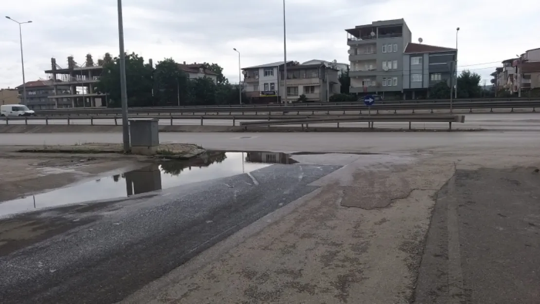 Kartepe'de yollar göl oluyor!