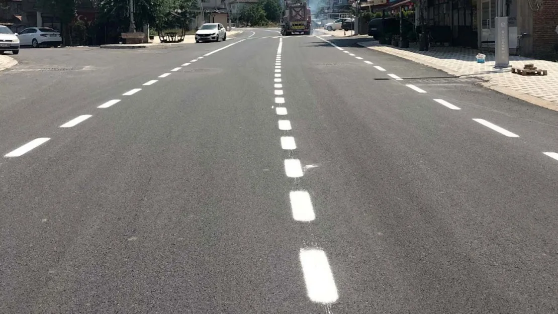 Kartepe İzmit Caddesine yol çizgisi