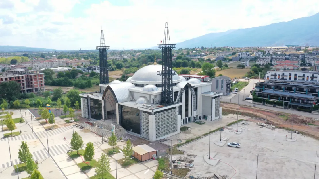 Kartepe Kent Meydanı Camii'nde hummalı çalışma