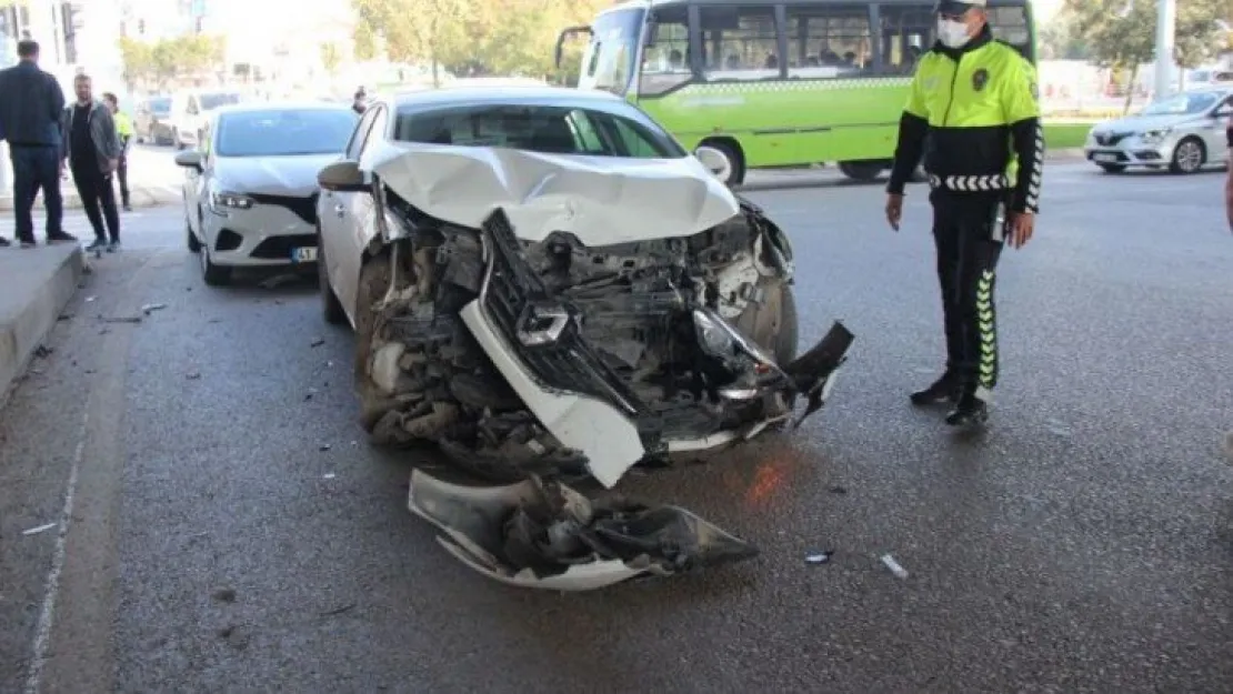 Kazada otomobilin tekerleği fırladı: 1 yaralı