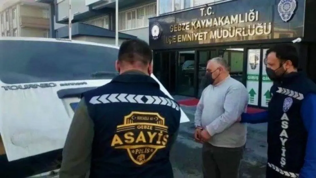 Kendilerini polis ve savcı olarak tanıtıp 215 bin lira dolandırdılar