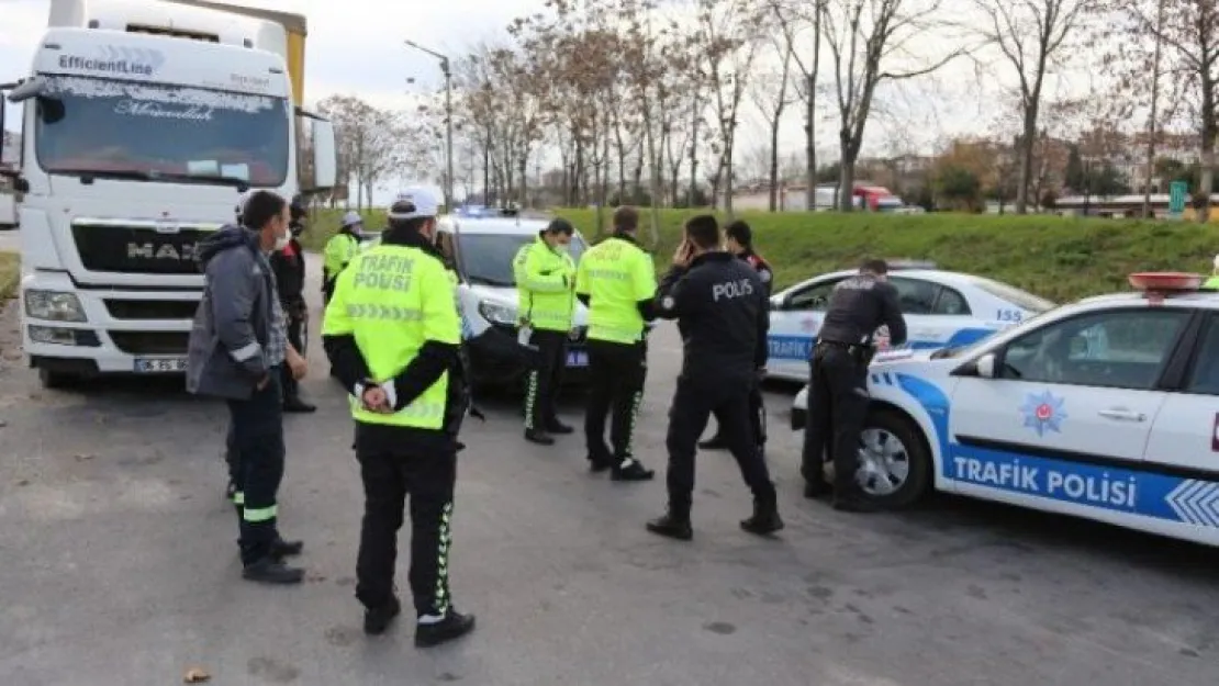 Kendisine müdahale eden polislere saldırdı