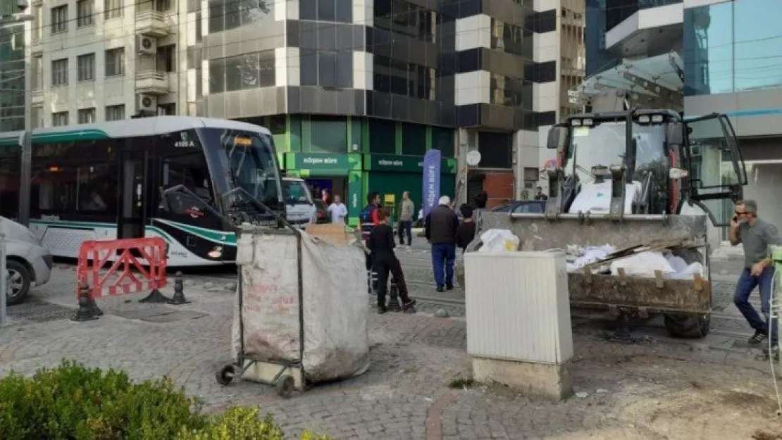 Kepce arıza yaptı, tramvay yolda kaldı