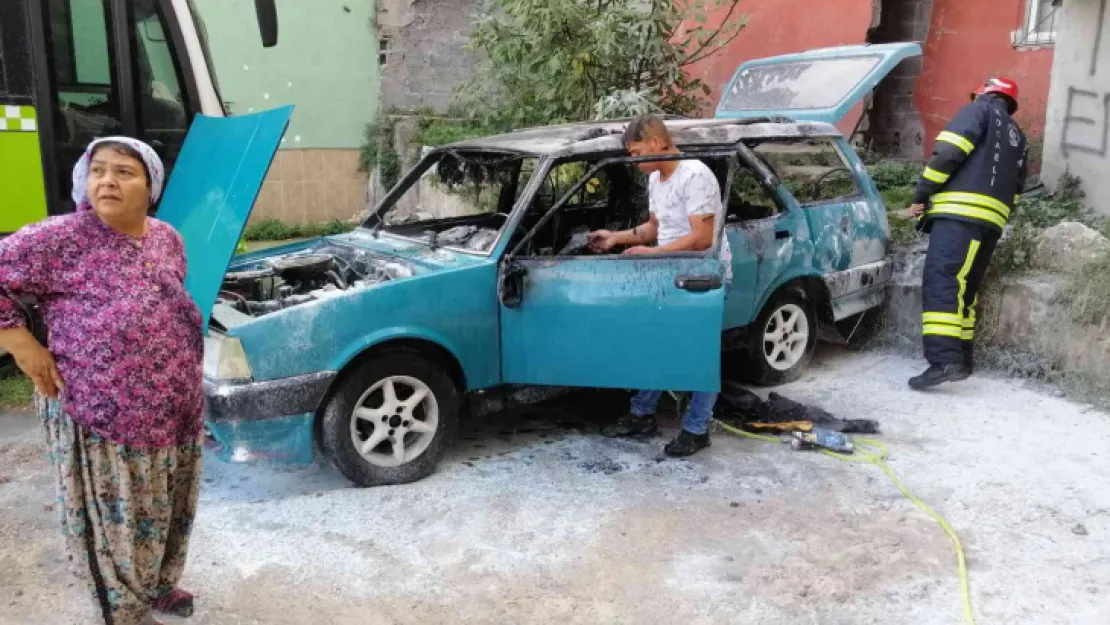 Kibritle oynayan çocuk otomobili yaktı