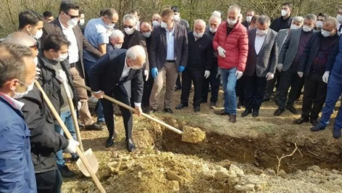 Kılıçdaroğlu kız kardeşini son yolculuğuna uğurladı!