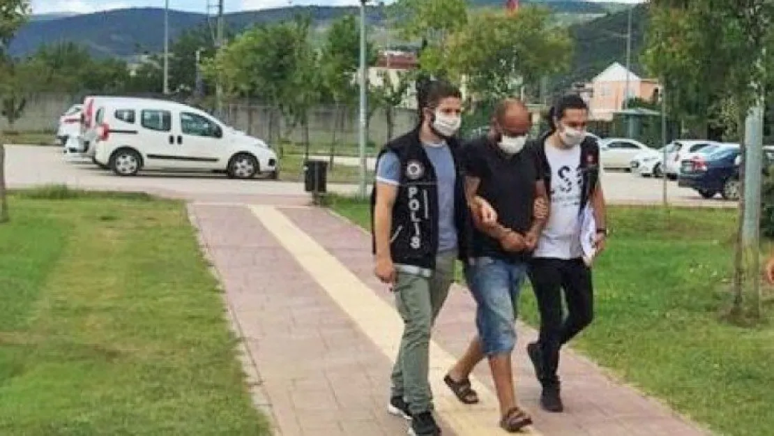 Kilolarca esrarla yakalanan tır sürücüsü adliyeye sevk edildi