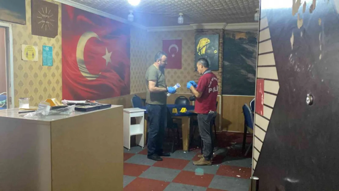 Kıraathanede silahlı kavga: 2 kardeş yaralandı