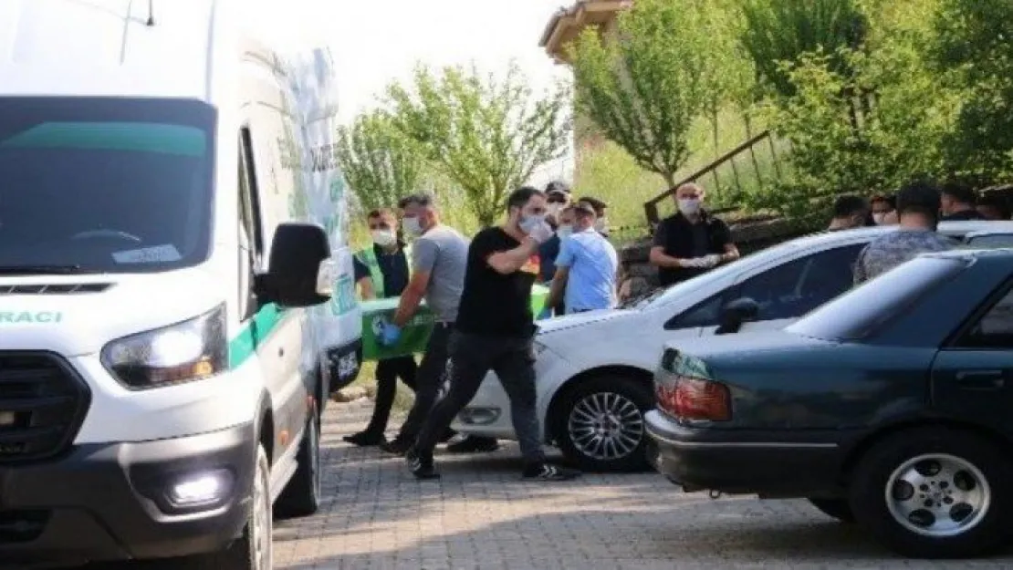 Kiraladığı otomobilinin içinde bakın ne buldu!