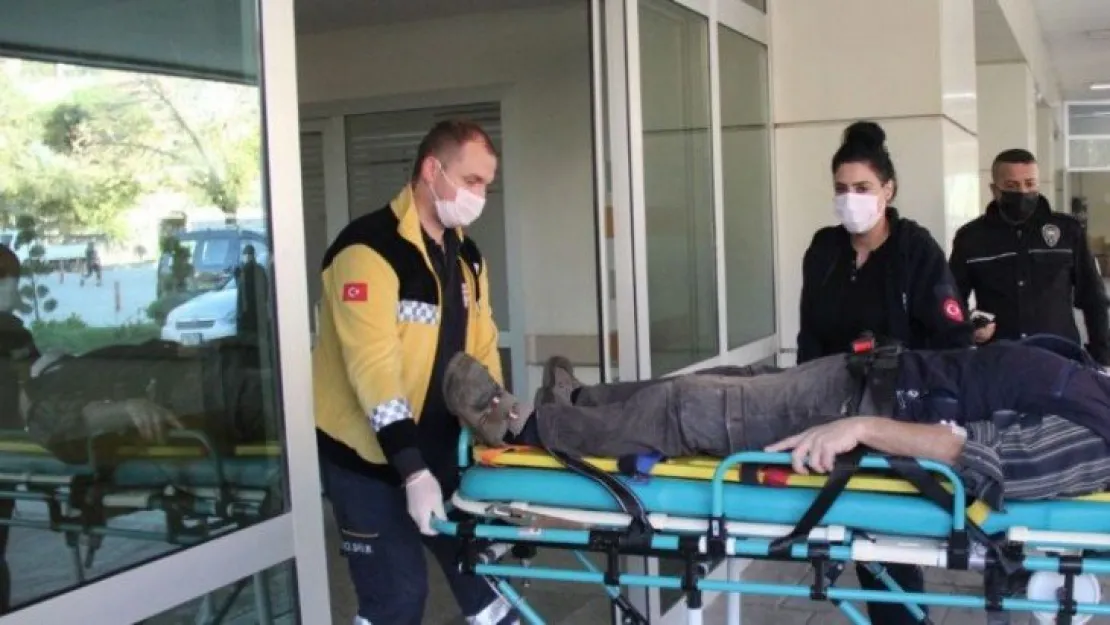 Kışladaki inşaatın çatısından düştü