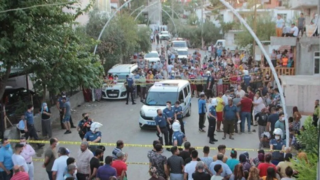 Kızının düğünde barıştığı eşinin boğazını keserek öldürdü!