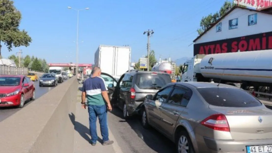 Kocaeli 11 araç birbirine girdi: 3 yaralı!