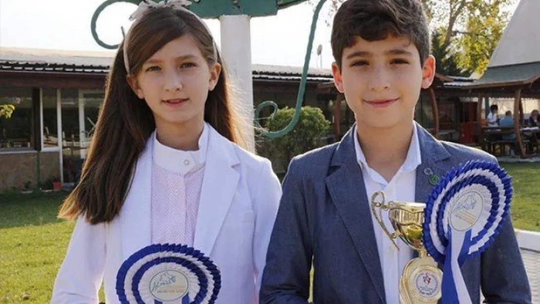 Kocaeli Atlı Spor'un ikizleri Benan ve Berat'ın hedefi Milli Takım