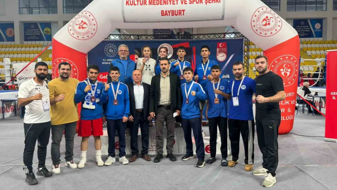 Kocaeli, Bayburt'ta zirveye yumruk attı: 10 madalya ile Türkiye şampiyonu oldu