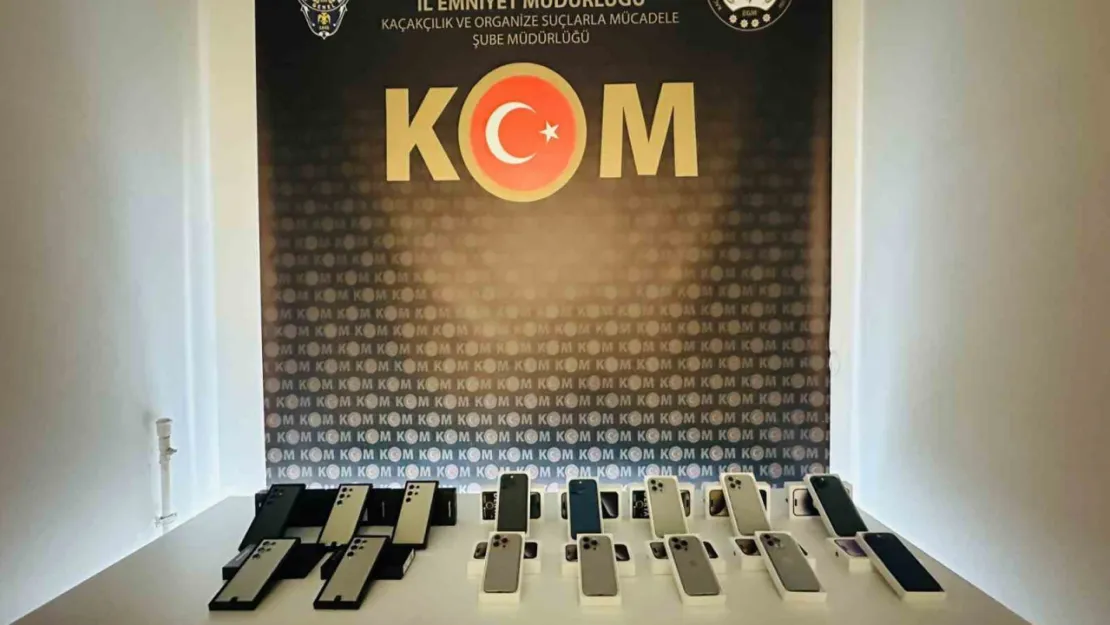 Kocaeli'de 15 kaçak cep telefonu ele geçirildi