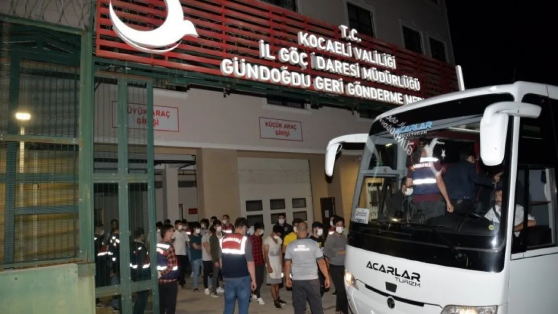 Kocaeli'de 401 düzensiz göçmen sınır dışı edildi