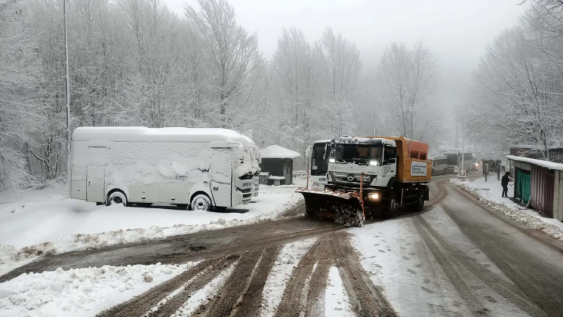 Kocaeli'de ekiplerden kar mesaisi