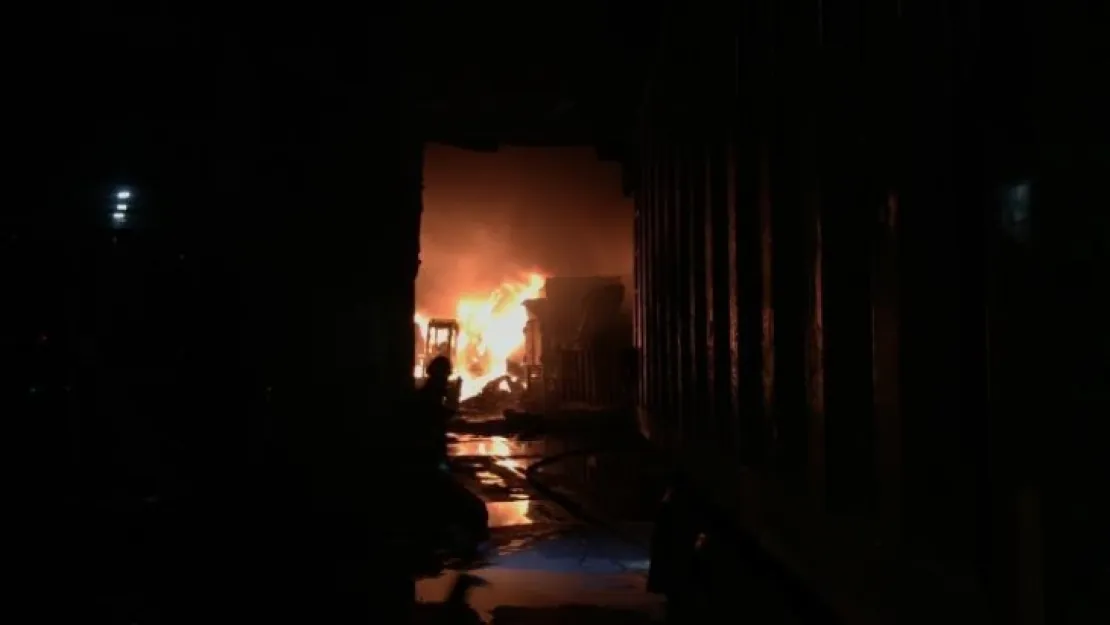 Başiskele'de fabrika yangını