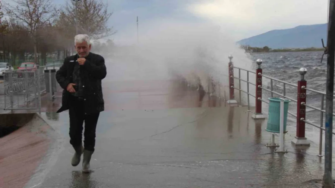 Kocaeli'de fırtına: 7 balıkçı teknesi battı