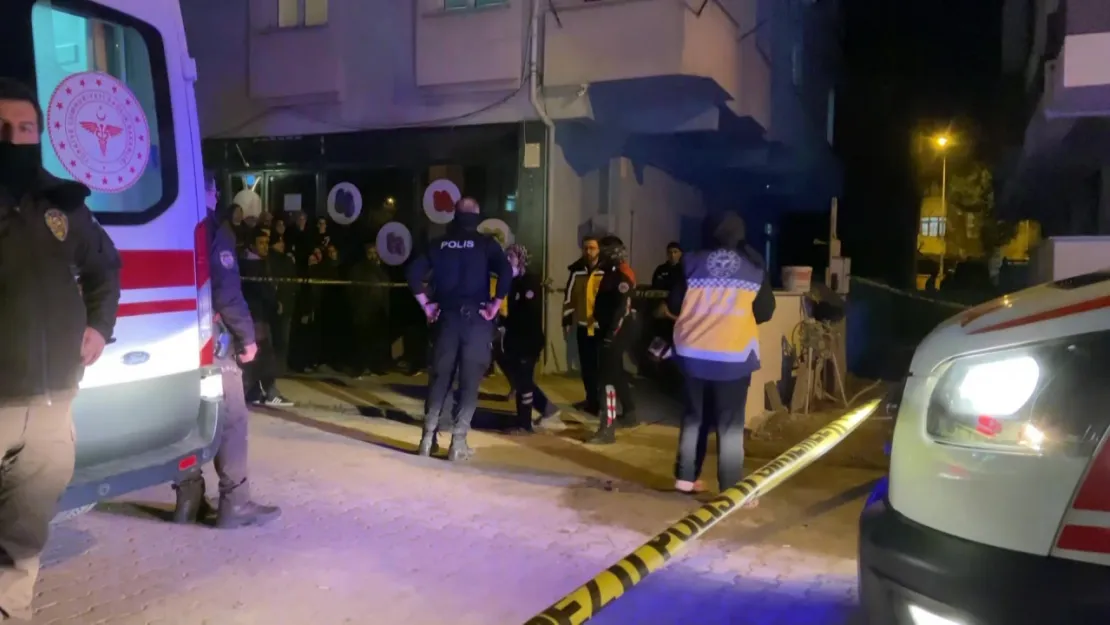 Kocaeli'de iki araç kafa kafaya çarpıştı: 1 ölü, 5 yaralı