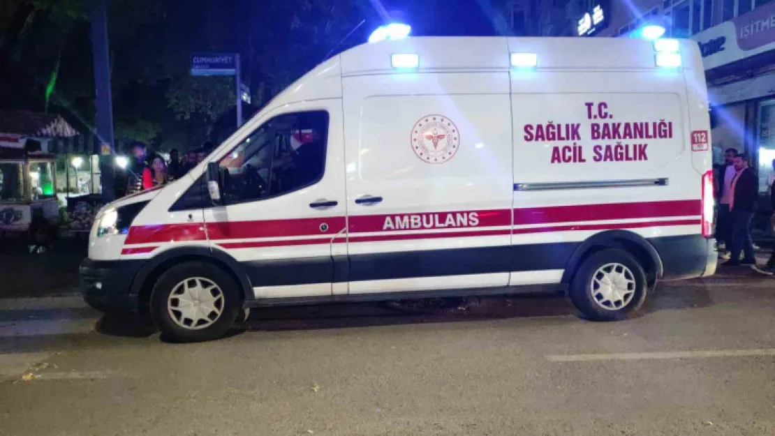 Kocaeli'de 23 yaşındaki genç göğsünden bıçaklandı