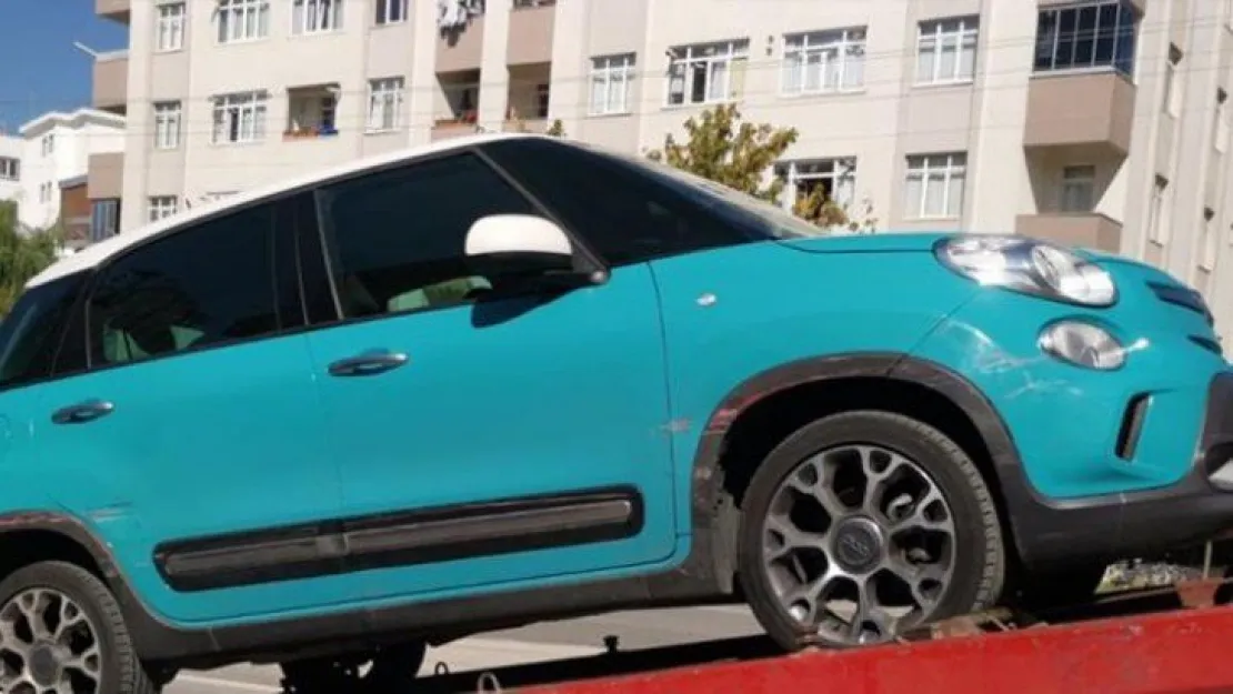 Kocaeli'de iki otomobile çarparak duran sürücü gözaltında!