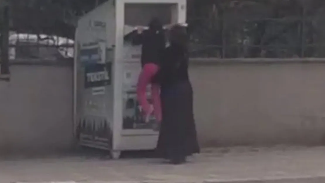 Kocaeli'de ilginç olay! Çocuğu kıyafet kumbarasına soktu