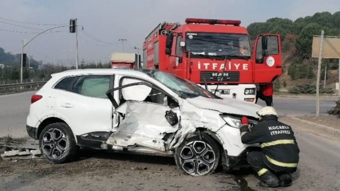 Kocaeli'de kamyon ile cip çarpıştı! 2 ağır yaralı