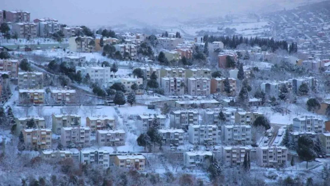 Kocaeli'de kar yağışı etkili oluyor