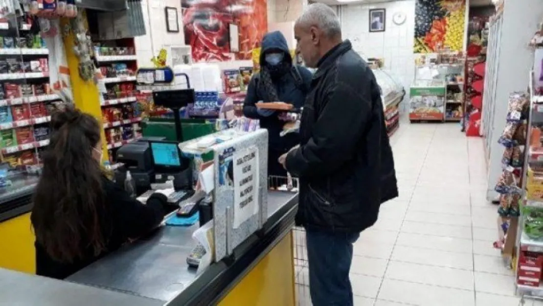 Kocaeli'de kasiyerlerin eldiven kullanması yasaklandı