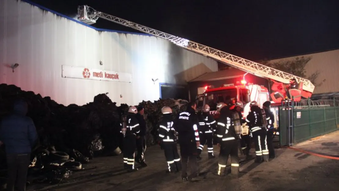 Kocaeli'de kauçuk fabrikasında yangın