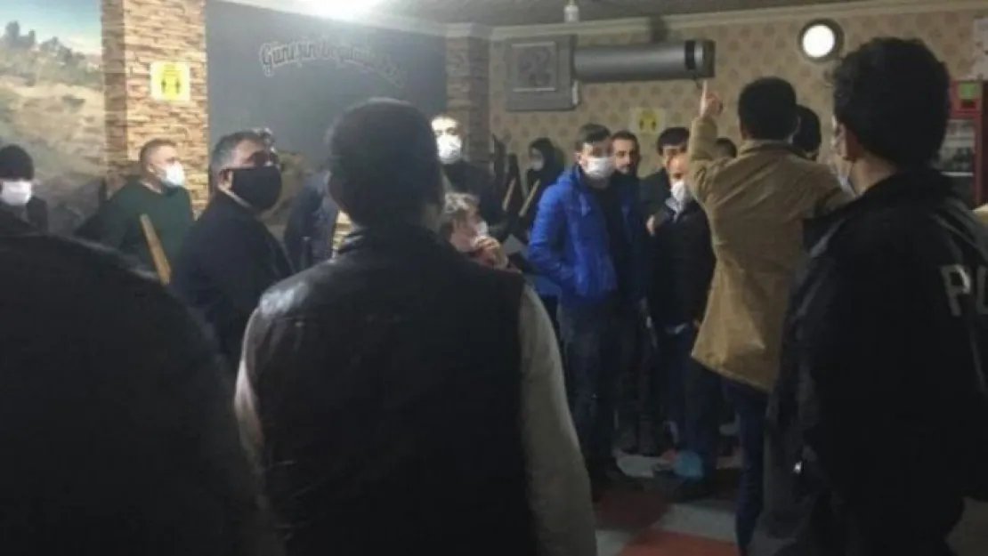 Kocaeli'de kumarhaneye çevrilen kahvehaneye polis baskını 
