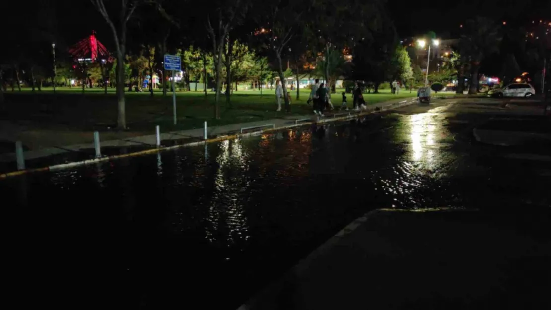 Kocaeli'deki otoparkın bir bölümü sular altında kaldı