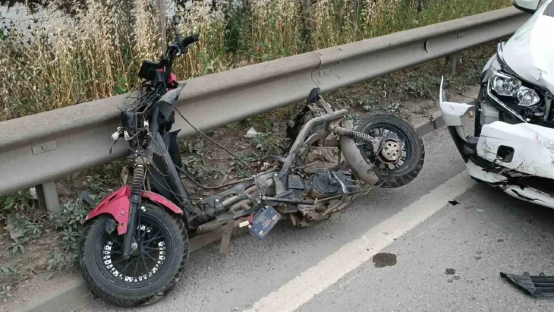 Kocaeli'de motosiklet bariyerlere çarptı